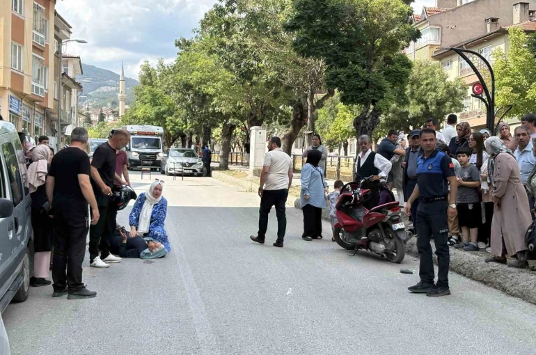 Kastamonu’da motosiklet yayaya çarptı: 2 yaralı