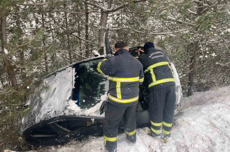 Kastamonu’da otomobil şarampole yuvarlandı: 2 yaralı 