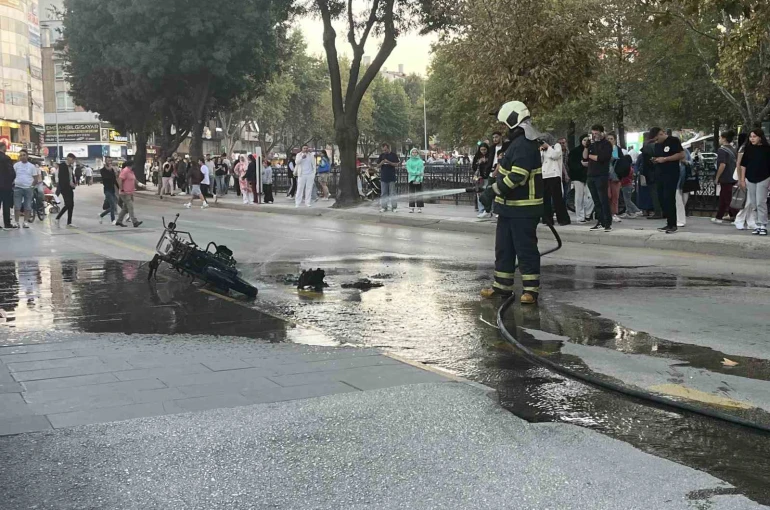 Kastamonu’da seyir halindeki motosiklet alev alev yandı