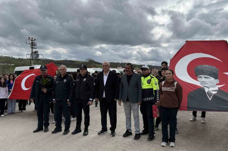 Kavga ihbarı üzerine geldiler, alkışlarla karşılandılar 