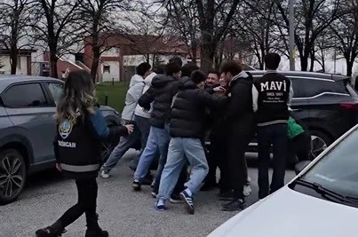 Kavga ihbarına giden polisler pastayla karşılandı