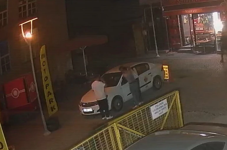 Kavgada boynu kesilen kişi 10 dakikada hastaneye yetiştirildi: Operasyon sonrası hayata tutundu