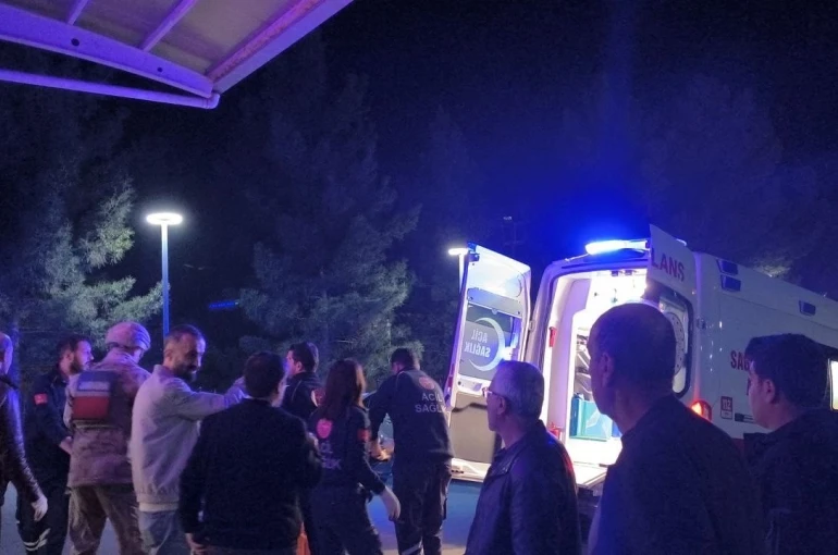 Kavgayı ayırmak isterken bacağından vuruldu 