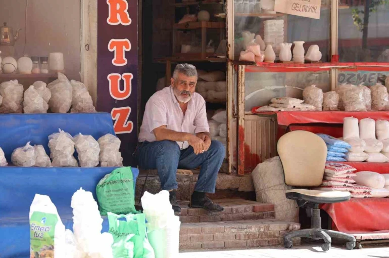 Kaya tuzu yazın kışlık ürünlere, kışın süs eşyasına kullanılıyor 