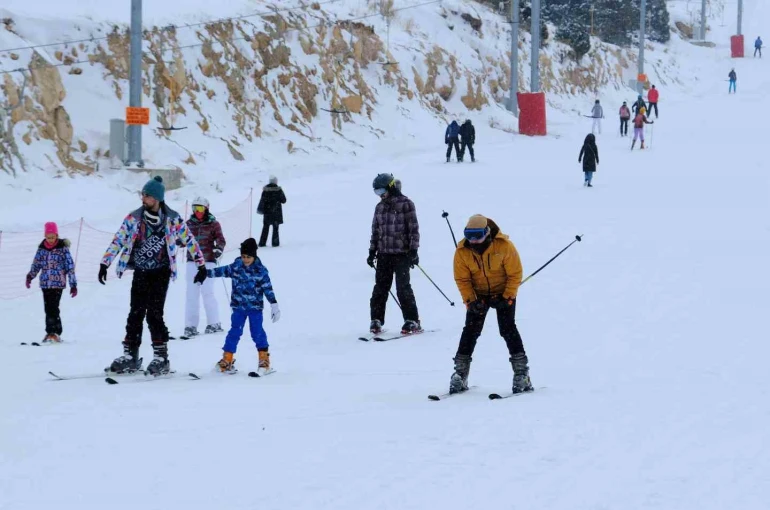 Kayak merkezlerinde güncel kar kalınlıkları açıklandı 