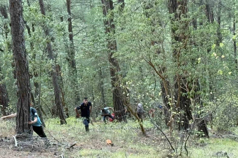 Kayalıklardan düşerek yaralanan şahıs 4 saatlik operasyonla kurtarıldı 