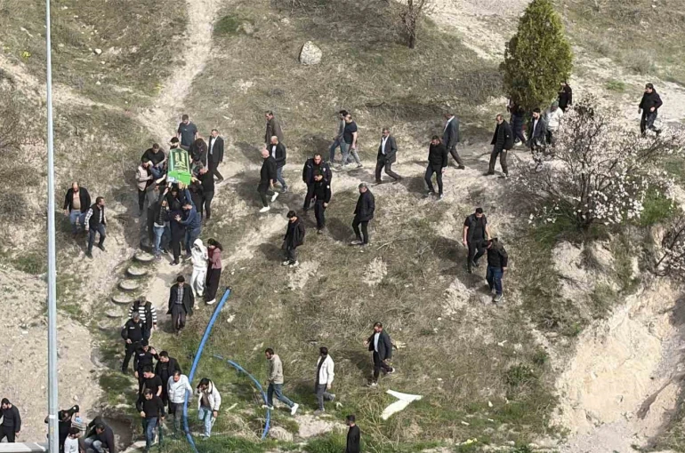 Kayıp olarak aranan genç, dağlık alanda ölü bulundu 