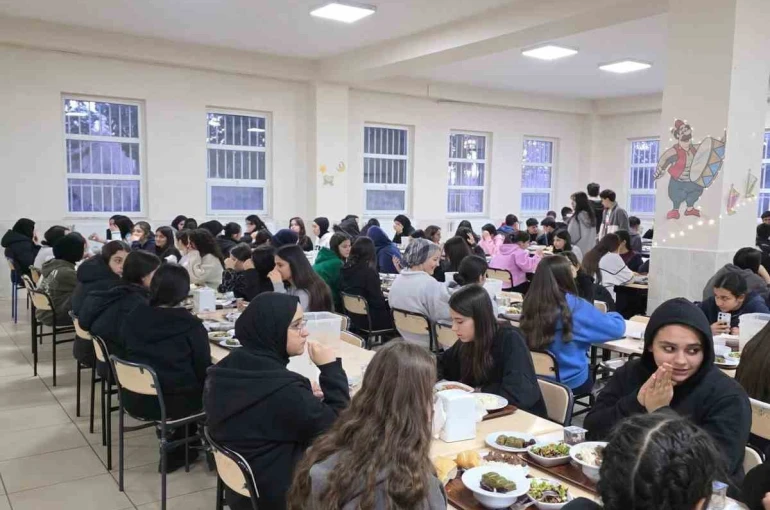 Kaymakam Algın, öğrencilerle iftar programına katıldı 