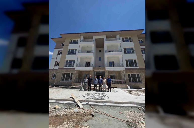 Kaymakam Algın ve Başsavcı Duran, adliye lojmanlarında incelemelerde bulundu