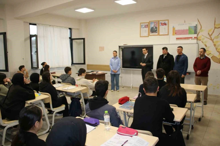 Kaymakam Alpay’dan liseli gençlerle bir araya geldi 