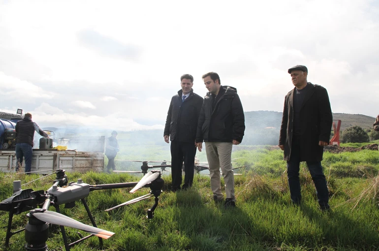Kaymakam Altuntaş drone ile gübreleme çalışmalarını inceledi