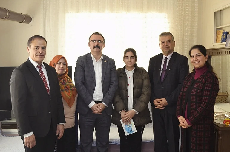 Kaymakam Ateş, öğrencilerin evine misafir oldu 