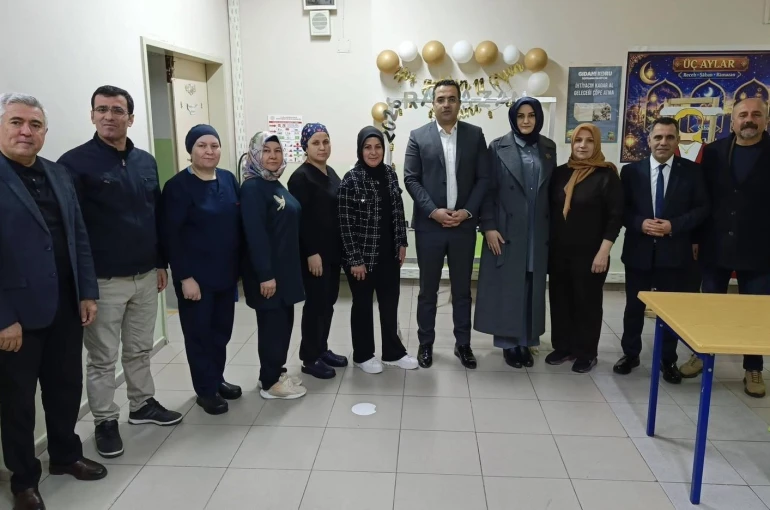 Kaymakam Dalak öğrencilerle aynı sofrada iftar açtı 