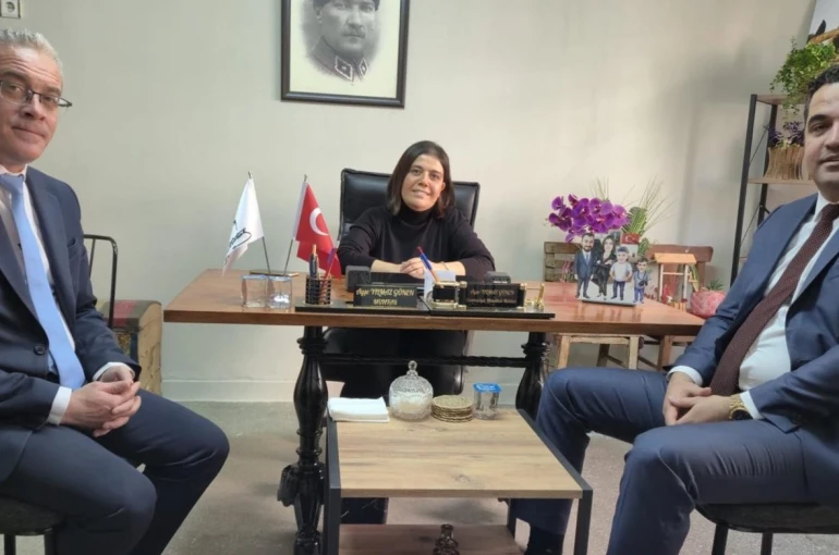 Kaymakam Dalak’tan kadın muhtara teşekkür 