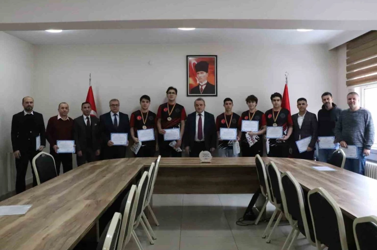 Kaymakam Öztürk: "Gençlerimizin her alanda yanında olmaya ve onları desteklemeye devam edeceğiz" 