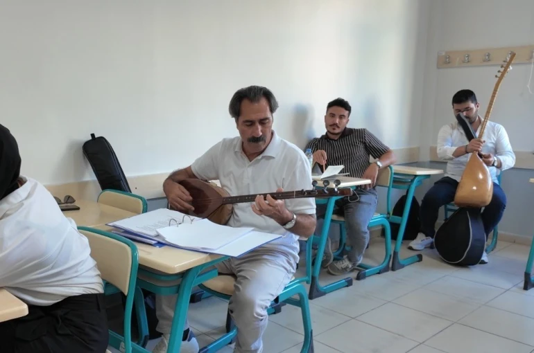 KAYMEK Şiir Atölyesi Kursu’nda gelenekten geleceğe sazlı sözlü yolculuk 