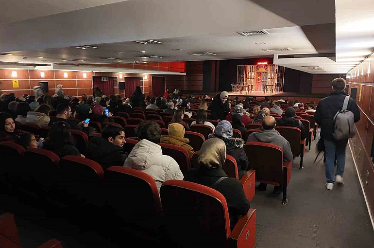 KAYMEK’ten yarıyıl tatilinde öğrencilere eğlence dolu tiyatro etkinliği 