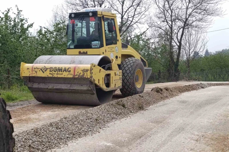 Kaynaşlı’da grup yolu yenileniyor 