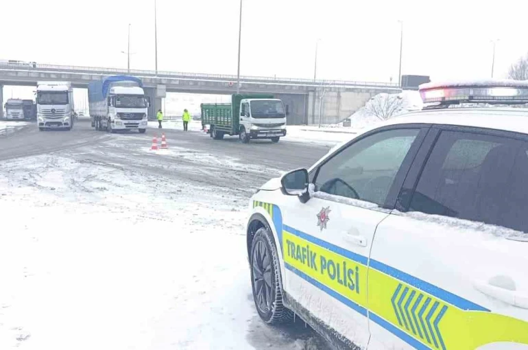 Kayseri - Malatya yolu ulaşıma kapandı 