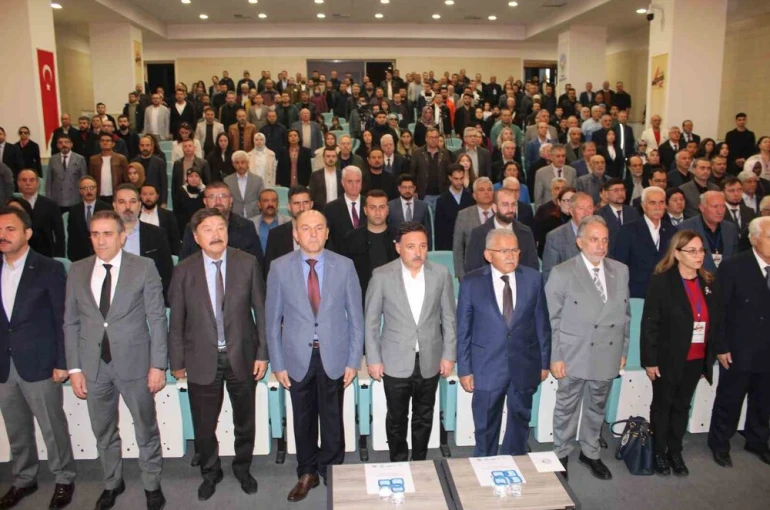 Kayseri Valisi Gökmen Çiçek "Bu bayrakların olduğu coğrafyada yaşayan hiç kimse kendini göçmen hissetmez" 