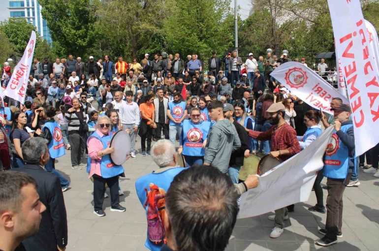 Kayseri’de 1 Mayıs halaylarla kutlandı 