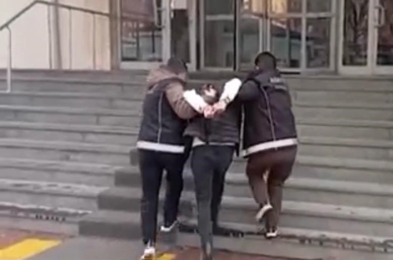 Kayseri’de 10 yıl kesinleşmiş hapis cezasıyla aranan şahıs yakalandı