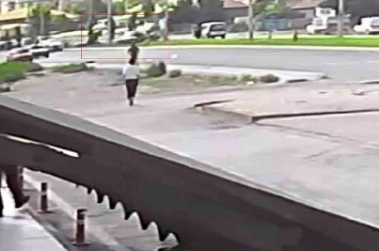 Kayseri’de 3 kişinin hayatını kaybettiği kaza güvenlik kamerasına yansıdı