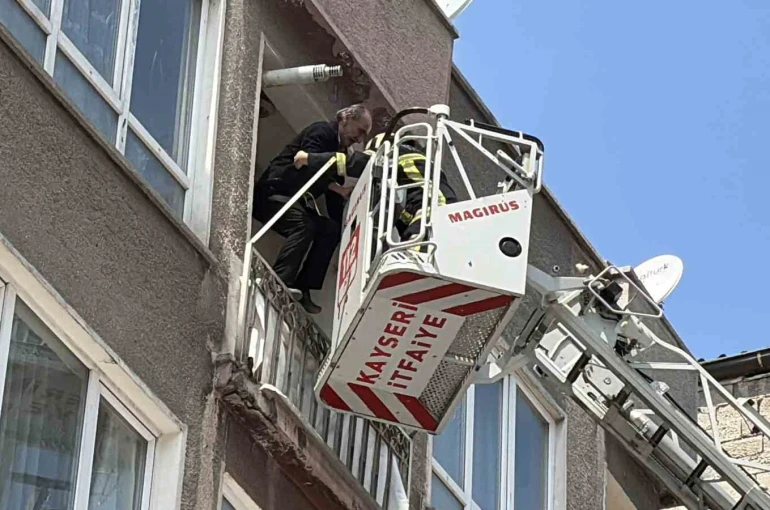 Kayseri’de 5 katlı binada yangın çıktı: 1’i bebek 5 kişi kurtarıldı 