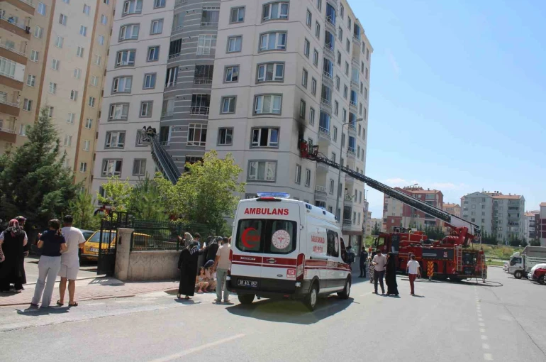 Kayseri’de 9 katlı binada yangın çıktı: 1’i çocuk 3 kişi mahsur kaldı