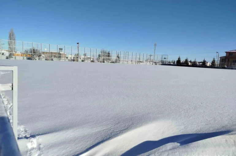 Kayseri’de amatör maçlara kar engeli
