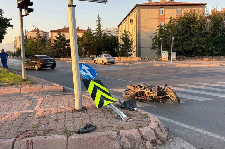 Kayseri’de otomobilin çarptığı motosiklet sürücüsü ağır yaralandı