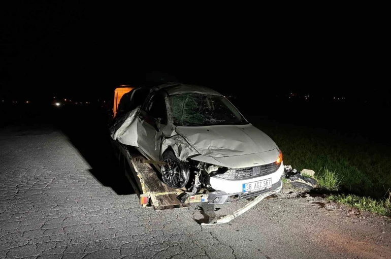Kayseri’de takla atan otomobilde anne ve oğlu yaralandı 