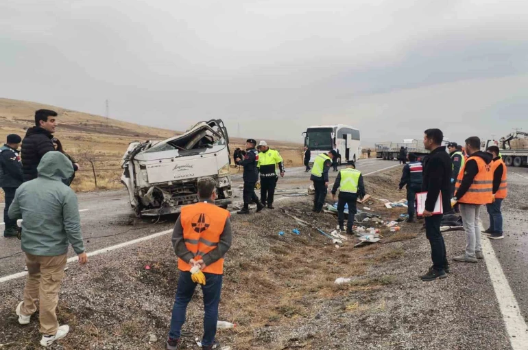 Kayseri’de zincirleme kaza: Ölü ve yaralılar var 