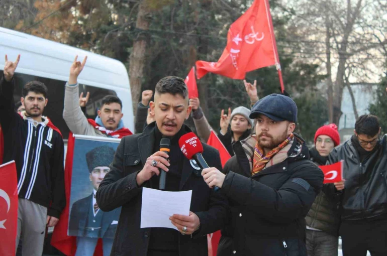 Kayserililerden Türk Bayrağı’na yapılan saldırıya tepki 
