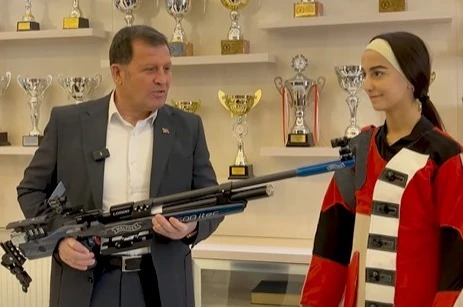 Kayseri’nin ilk SEM Olimpik Tüfek sporcusuna malzeme desteği 