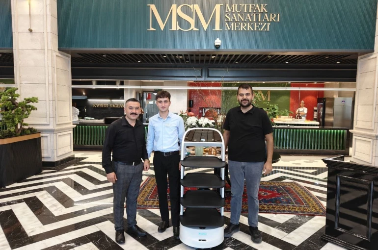 Kayseri’nin lezzetlerini sofralara robot taşıyor