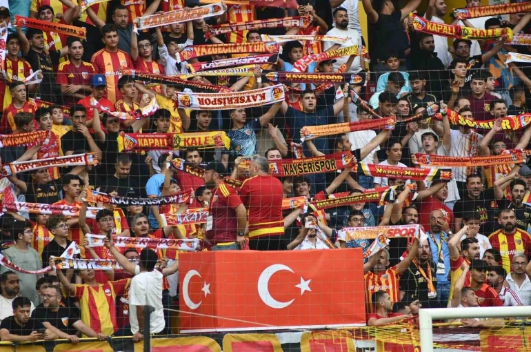 Kayserispor-Sivasspor maçını 8200 kişi izledi 