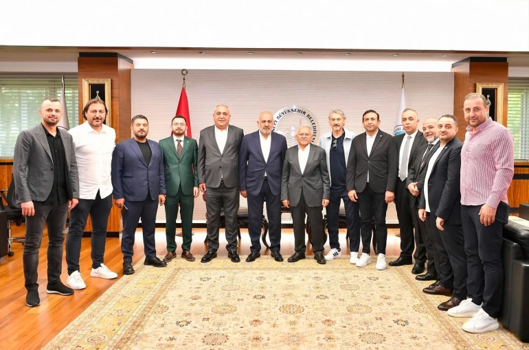 Kayserispor yönetiminden Başkan Büyükkılıç’a ziyaret 