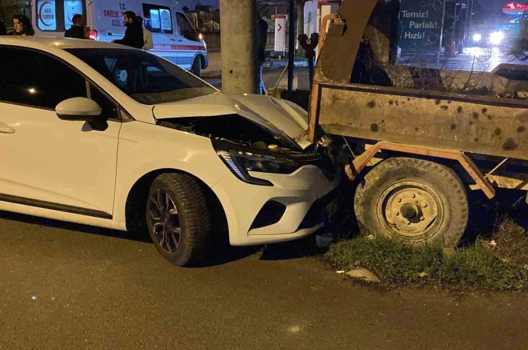 Kaza yapan otomobil savrulup kamyonete çarptı: 2 yaralı 