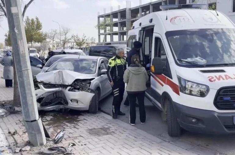 Kaza yapan sürücü telefonda "ben ne yapacağım" dedi, şok geçirdi