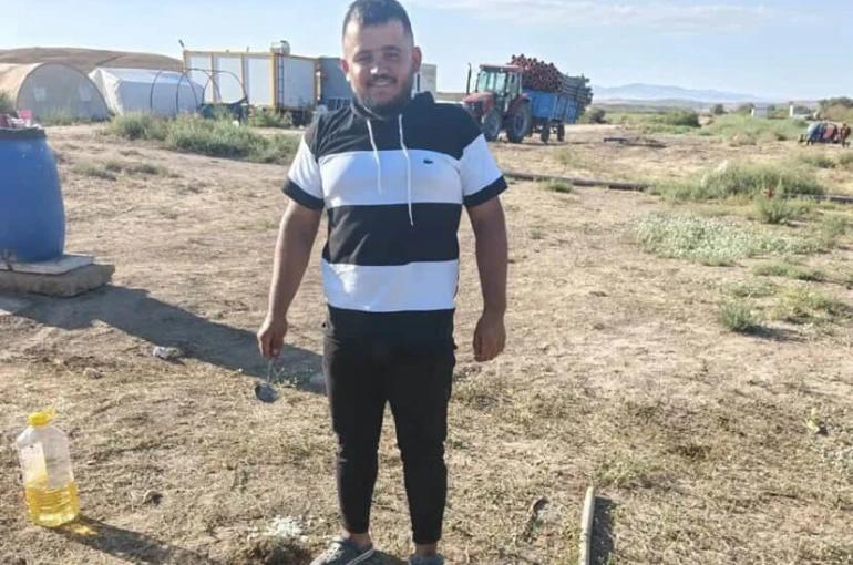 Kazada ağır yaralanan baba ve 3 yaşındaki kızını ölüm ayırdı 