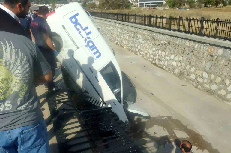 Kazada emniyet kemeri hayat kurtardı 