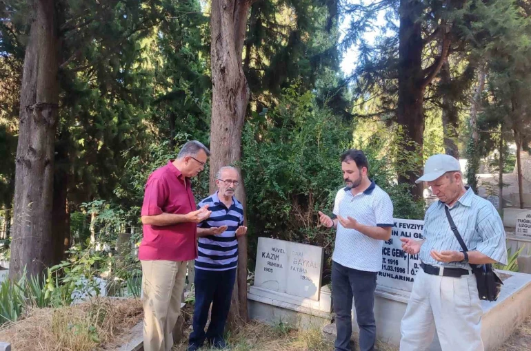 Kazım Baykal vefatının 33.yıl dönümünde mezarı başında anıldı 