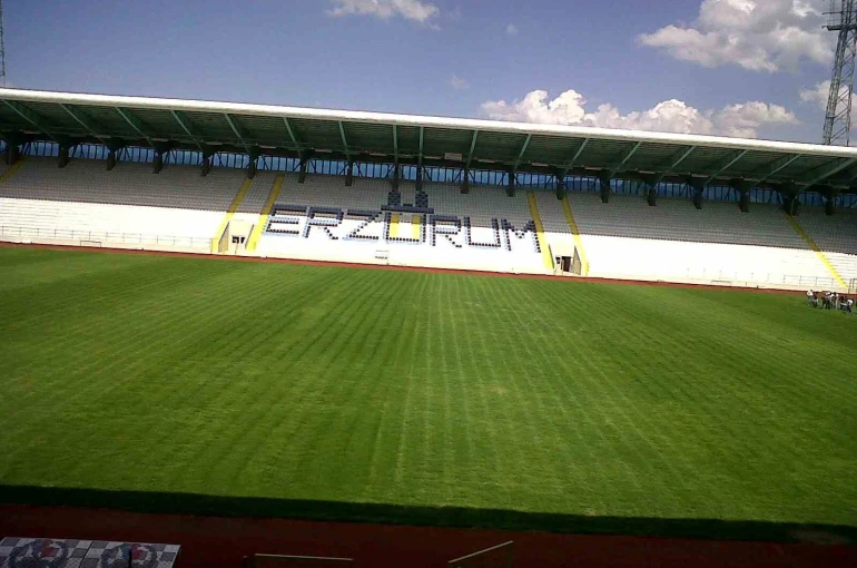 Kazım Karabekir Stadyumu’nda 4 tribün tam kapasiteyle açıldı 