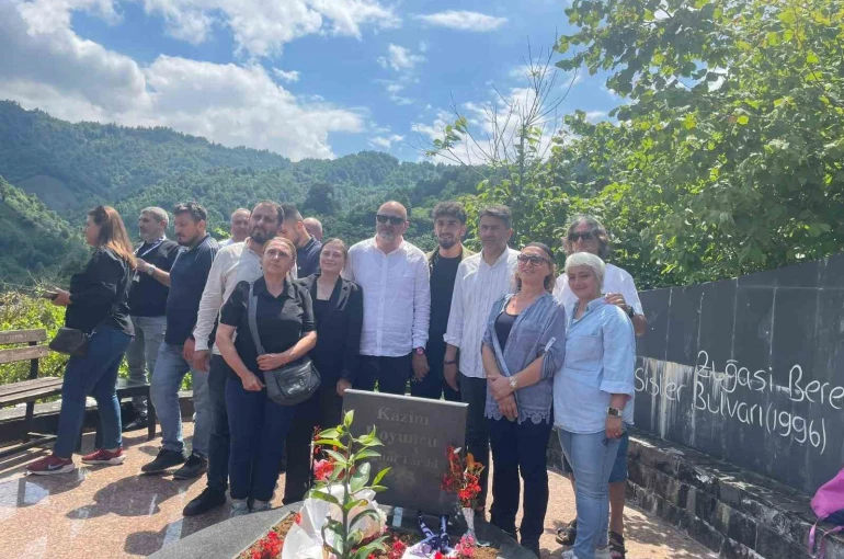 Kazım Koyuncu, vefatının 21. yılında mezarı başında anıldı 