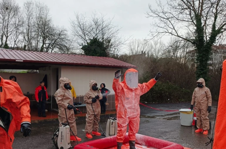 KBRN eğitimi sonrası arama kurtarma ekiplerinden saha tatbikatı 