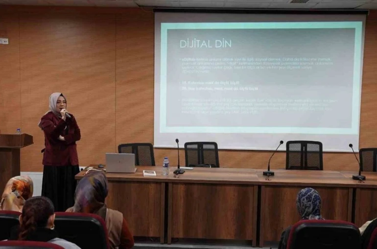 KBÜ’de dini içeriklerin sosyal medyada dönüşümü masaya yatırıldı 