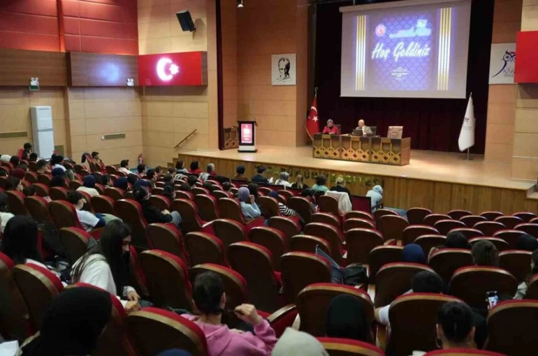 KBÜ’de sağlık yönetiminde insan kaynağı planlaması ele alındı 