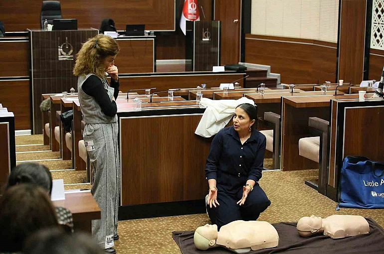 Keçiören Belediyesi’nden personele ilk yardım eğitimi 