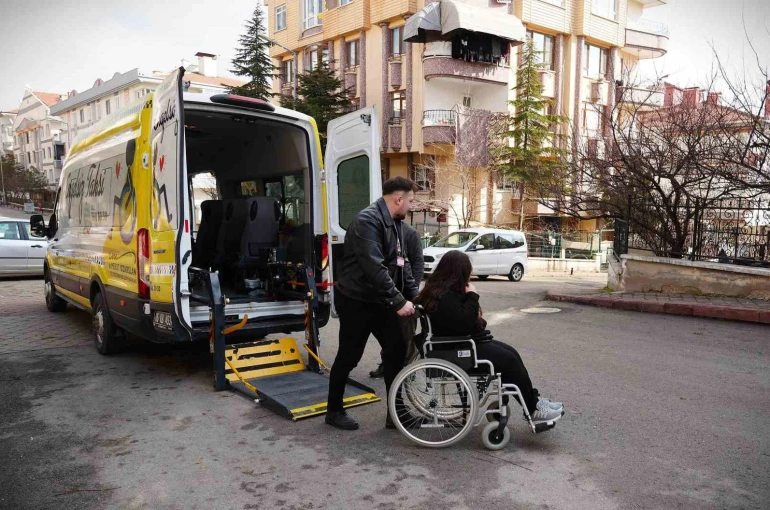 Keçiören Belediyesi’nden ücretsiz ‘Engelsiz Taksi’ hizmeti 
